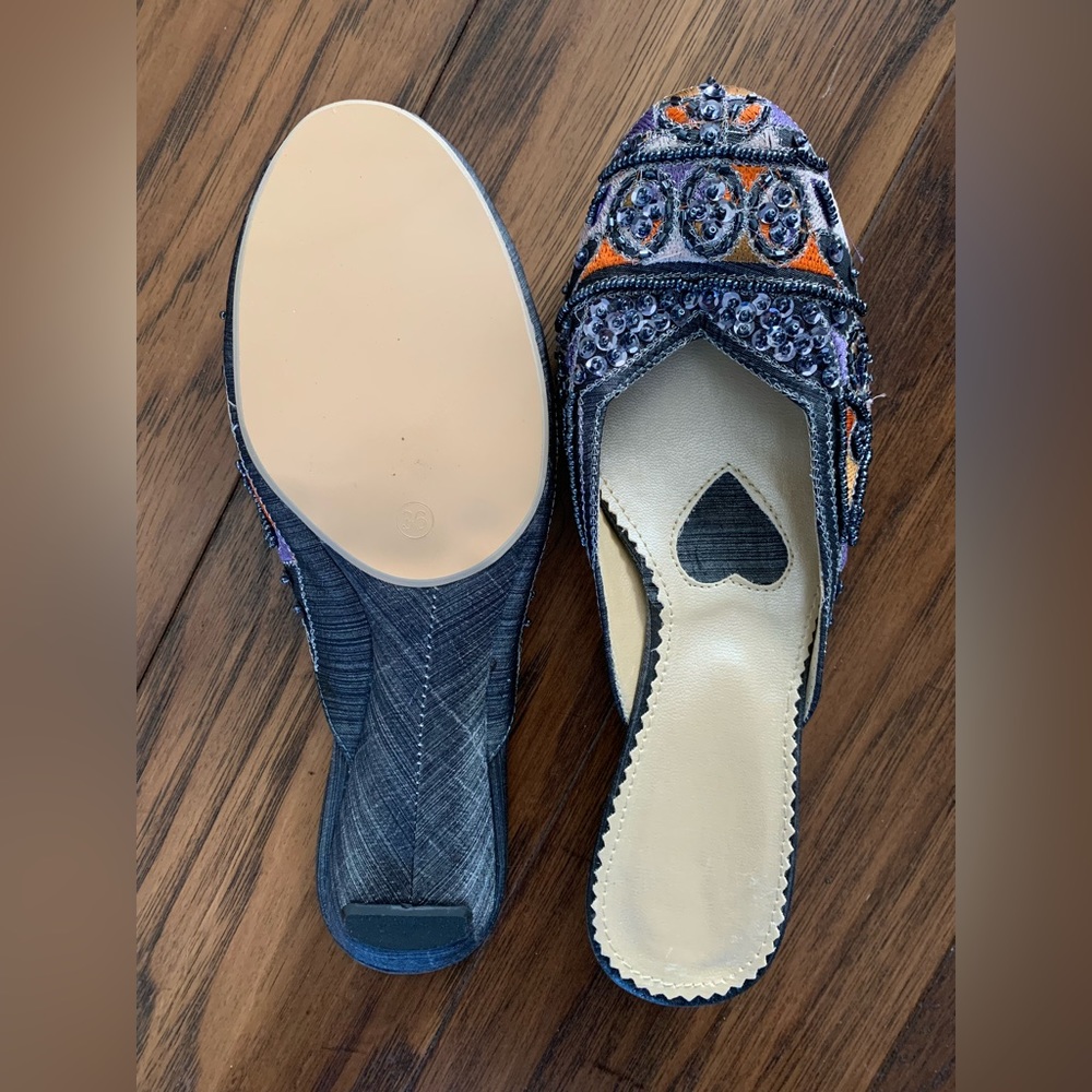 Slip-on Sandals - Picture 2 of 6
